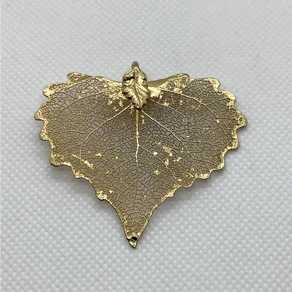 Gold plated Leaf Penant - Picture 2 of 4